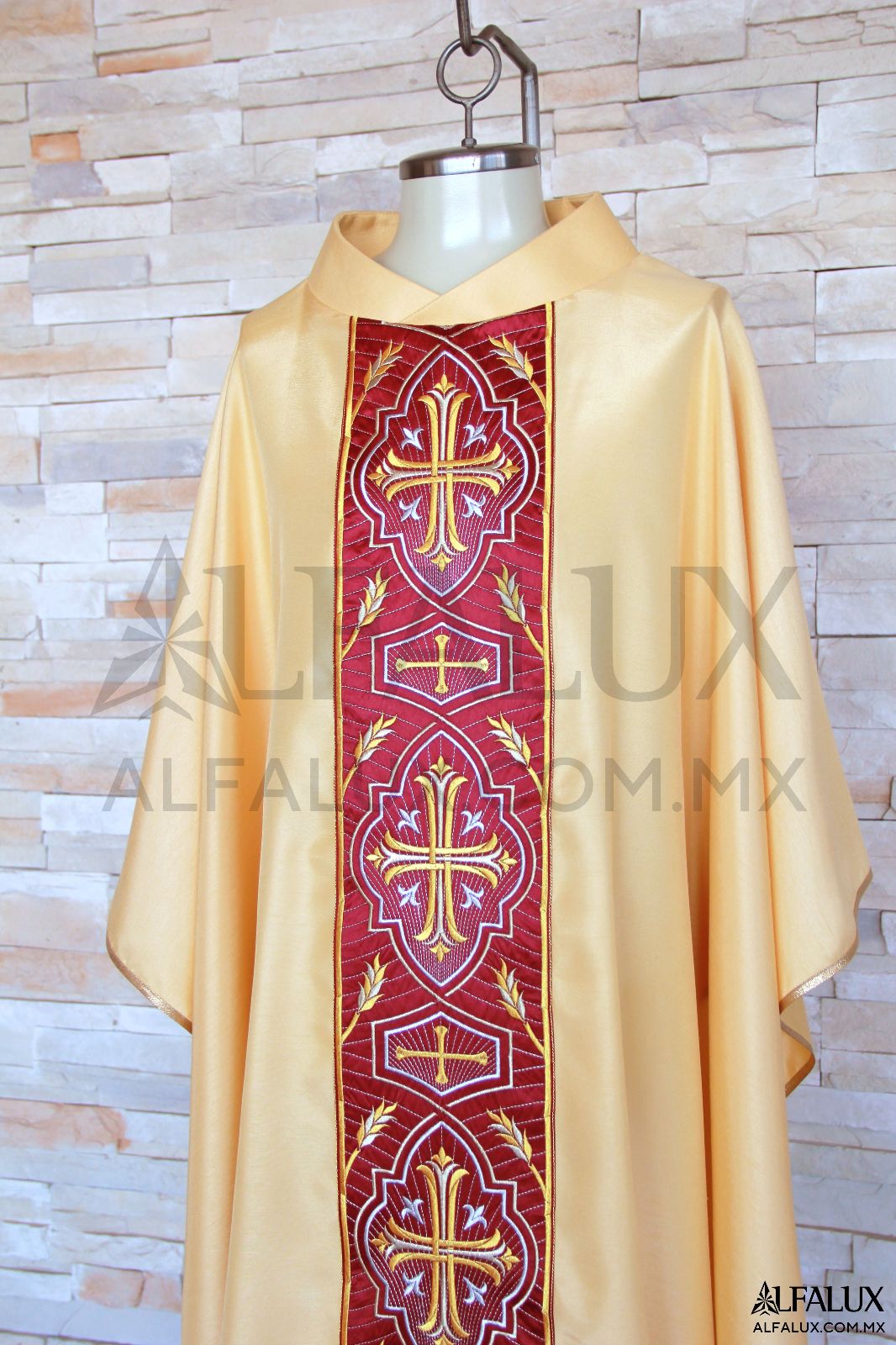 04 IMPERIAL Casulla Alfalux Dorado RojoQuem Central Shantung 34 (5)